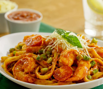 Pasta con camarones en salsa de jitomate y chipotle